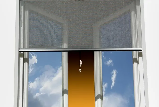 Mosquitera enrollable en una ventana